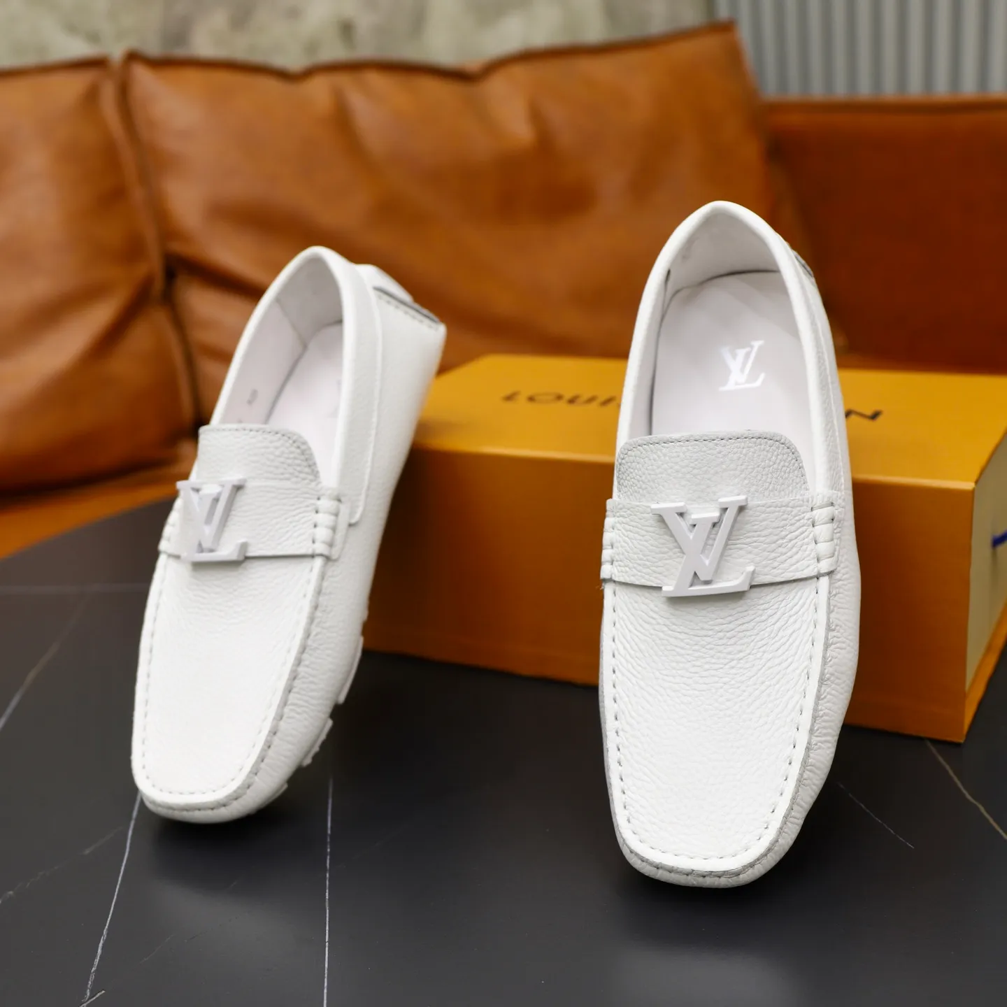 Ex-factory price: 480💰【LV】Louis Vuitton ⚠️High-end men’s driving and pedal series ⚠️38-44 (customized for 45) ⚠️All original cowhide leather! Thick and soft! Made entirely of calfskin lining! Rubber sheet anti-slip beanie sole! Three-dimensional package technology! Fashionable and classic! Handicrafts! Original high quality! Feel free to compare!